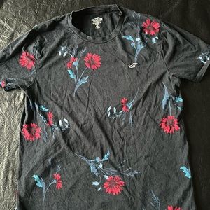 Like new Hollister floral graphic t-shirt, size M.